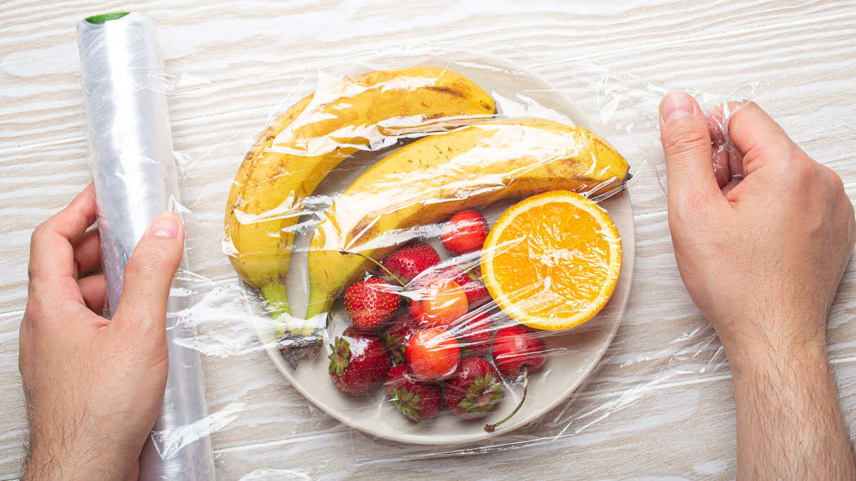 Jaka folia do pakowania żywności sprawdzi się w Twojej kuchni?