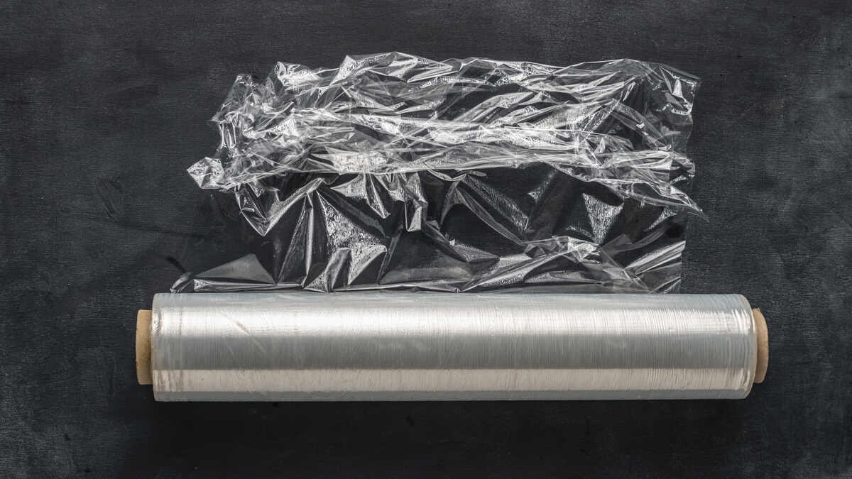 Folia stretch: czarna, biała czy transparentna?