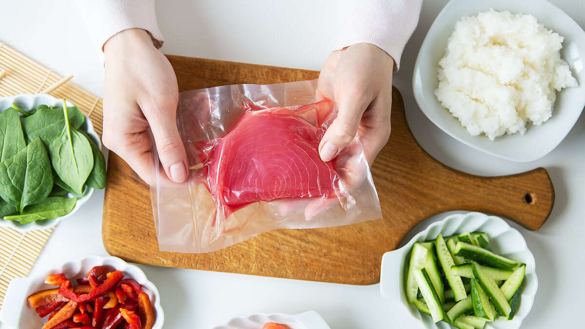 Folia termokurczliwa do żywności | Poznaj zalety pakowania próżniowego