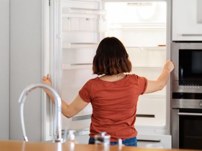 Jak przewieźć lodówkę i czym ją zabezpieczyć na czas transportu?