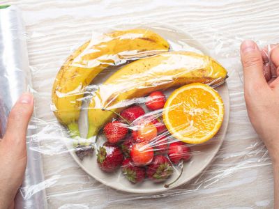 Jaka folia do pakowania żywności sprawdzi się w Twojej kuchni?